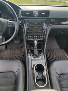 2014 Volkswagen Passat 2.0L TDI SEL Premium   - Photo 17 - Topeka, KS 66608