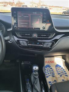 2022 Toyota C-HR XLE - Photo 19 - Topeka, KS 66608