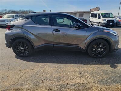 2022 Toyota C-HR XLE - Photo 4 - Topeka, KS 66608