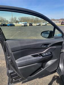 2022 Toyota C-HR XLE - Photo 10 - Topeka, KS 66608