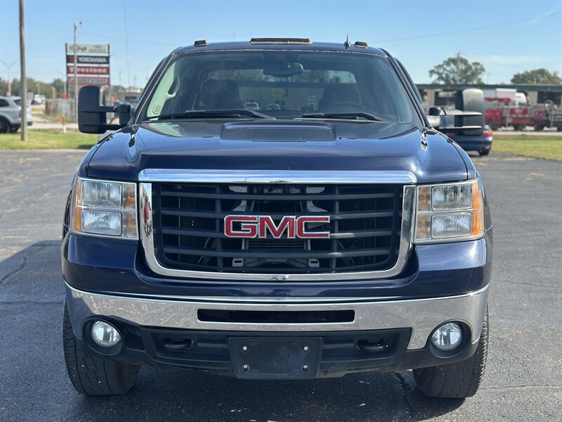 2010 GMC Sierra 2500HD SLE - Photo 2 - Topeka, KS 66608