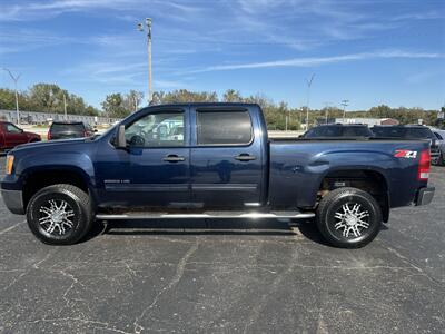 2010 GMC Sierra 2500HD SLE - Photo 8 - Topeka, KS 66608