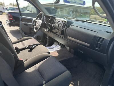 2010 GMC Sierra 2500HD SLE - Photo 12 - Topeka, KS 66608