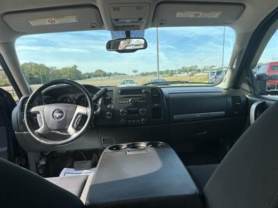 2010 GMC Sierra 2500HD SLE - Photo 13 - Topeka, KS 66608