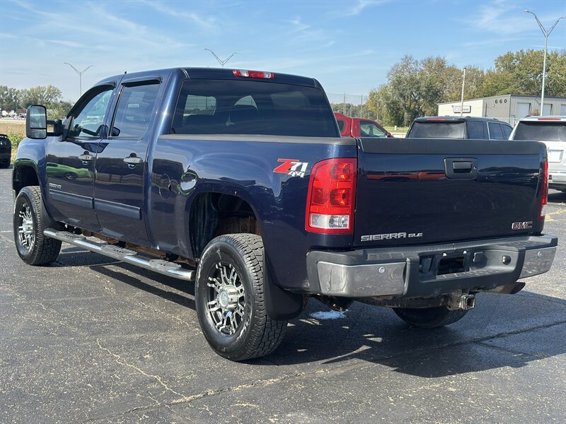 2010 GMC Sierra 2500HD SLE - Photo 7 - Topeka, KS 66608