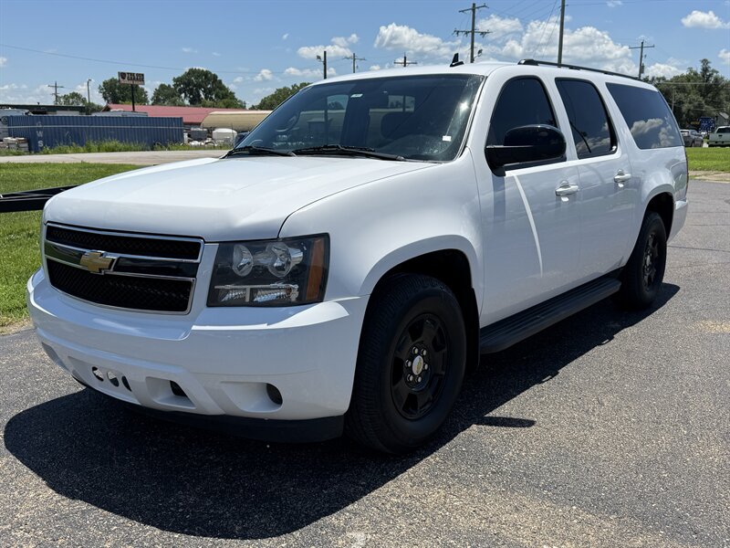 2014 Chevrolet Suburban LT   - Photo 1 - Topeka, KS 66608