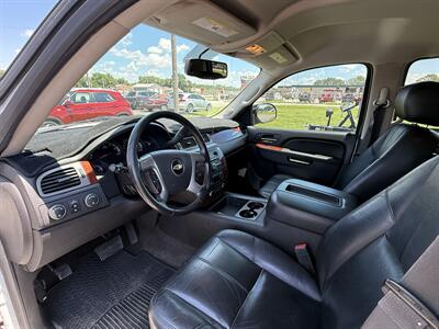 2014 Chevrolet Suburban LT   - Photo 9 - Topeka, KS 66608