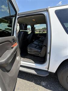 2014 Chevrolet Suburban LT   - Photo 10 - Topeka, KS 66608