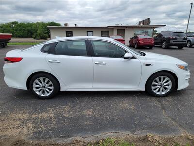 2017 Kia Optima LX   - Photo 4 - Topeka, KS 66608