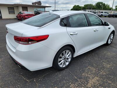 2017 Kia Optima LX   - Photo 5 - Topeka, KS 66608