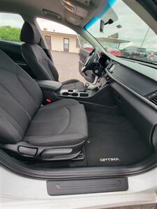 2017 Kia Optima LX   - Photo 12 - Topeka, KS 66608