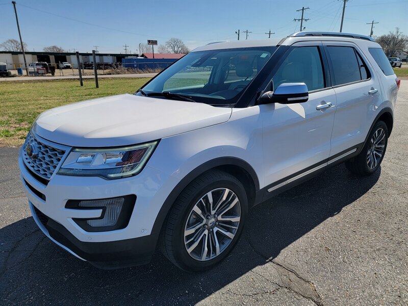 2017 Ford Explorer Platinum   - Photo 1 - Topeka, KS 66608
