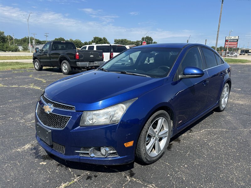 2013 Chevrolet Cruze 2LT Auto   - Photo 1 - Topeka, KS 66608