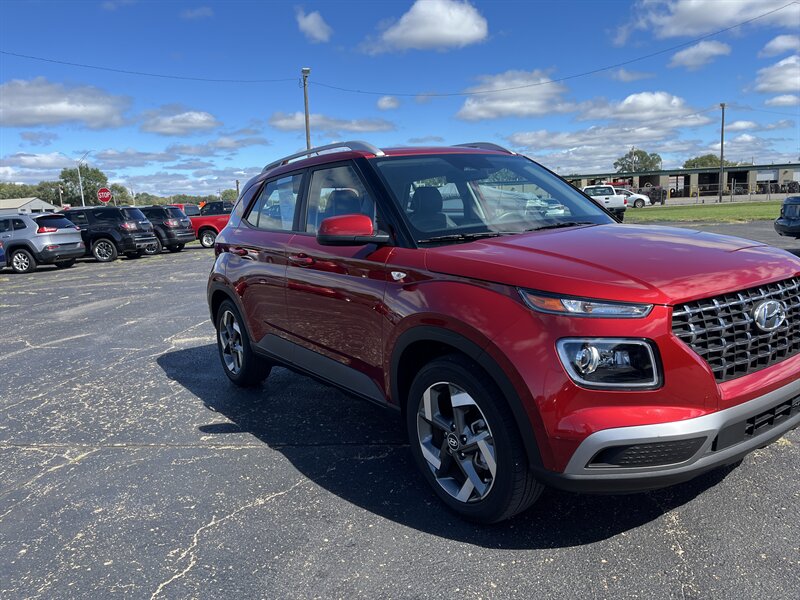 2024 Hyundai Venue Limited - Photo 4