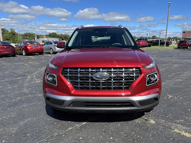 2024 Hyundai Venue Limited - Photo 2