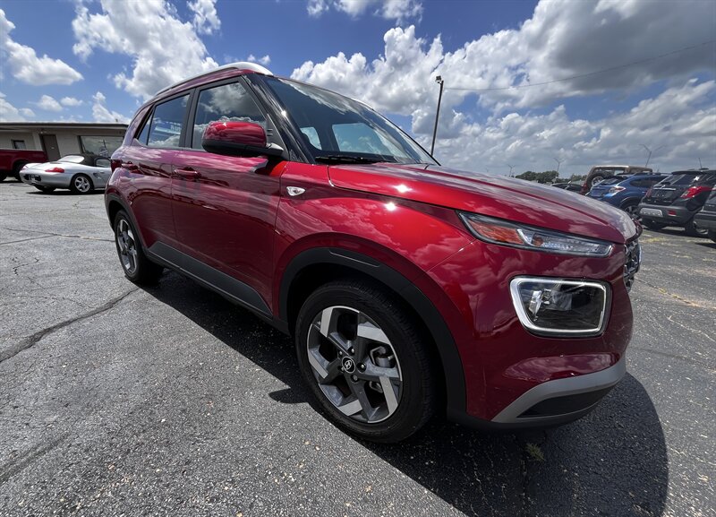 2024 Hyundai VENUE Limited - Photo 4 - Topeka, KS 66608