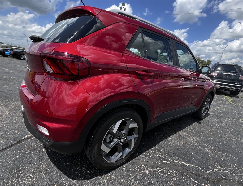 2024 Hyundai VENUE Limited - Photo 3 - Topeka, KS 66608