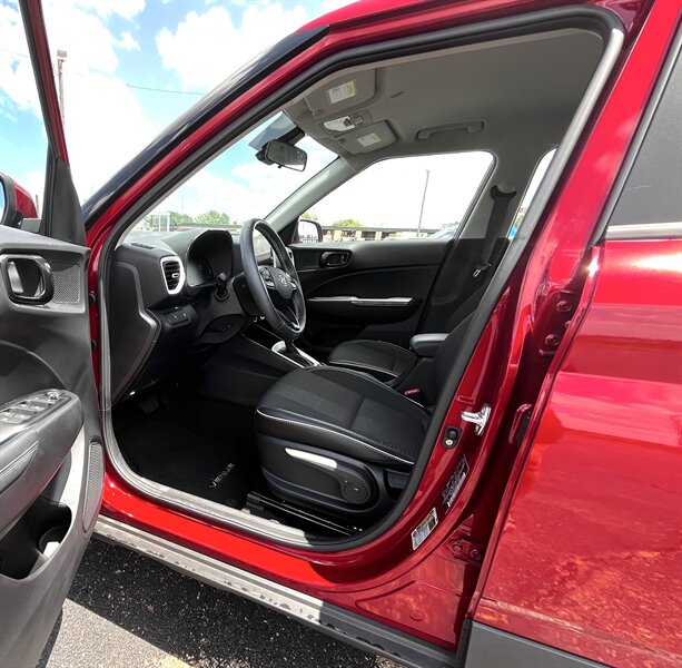2024 Hyundai VENUE Limited - Photo 6 - Topeka, KS 66608