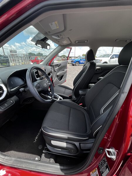 2024 Hyundai VENUE Limited - Photo 7 - Topeka, KS 66608