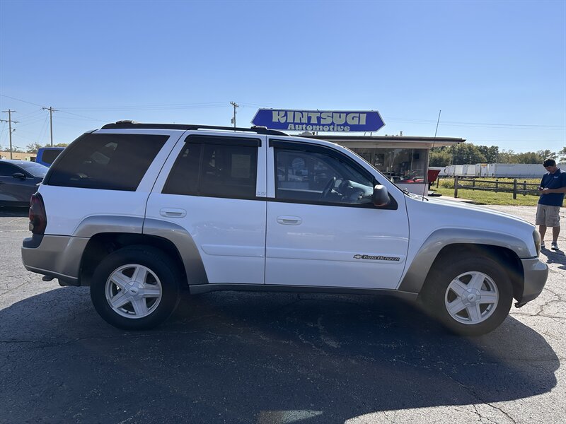2002 Chevrolet TrailBlazer LTZ - Photo 4 - Topeka, KS 66608