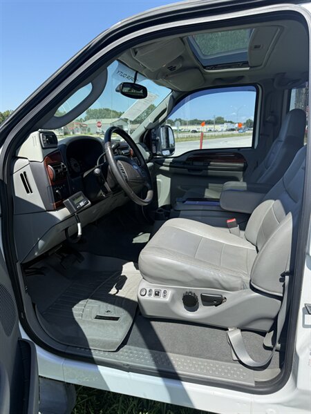 2005 Ford F-250 Lariat - Photo 3 - Topeka, KS 66608