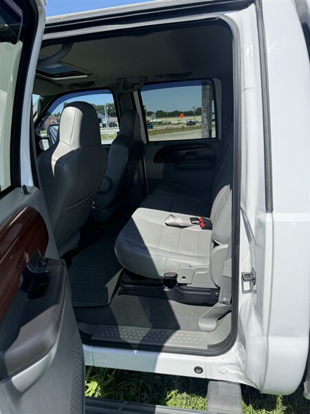 2005 Ford F-250 Lariat - Photo 4 - Topeka, KS 66608