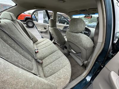 2001 Hyundai ELANTRA GLS   - Photo 12 - Topeka, KS 66608