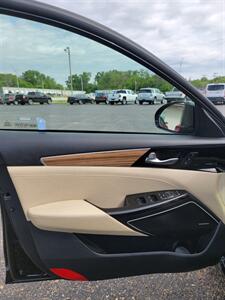 2018 Kia Cadenza Premium   - Photo 9 - Topeka, KS 66608