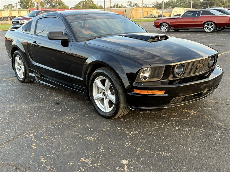 2005 Ford Mustang GT Deluxe - Photo 7 - Topeka, KS 66608
