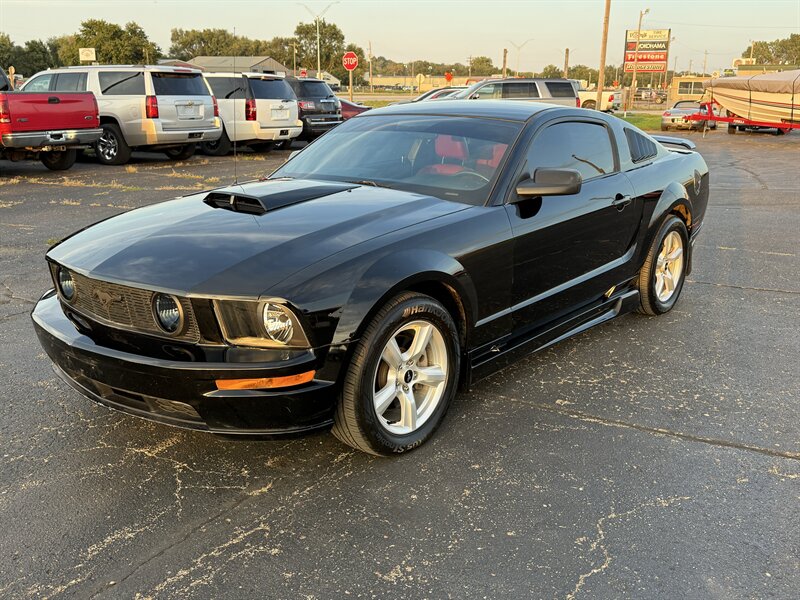 2005 Ford Mustang GT Deluxe