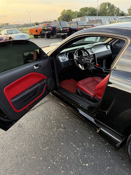 2005 Ford Mustang GT Deluxe - Photo 8 - Topeka, KS 66608