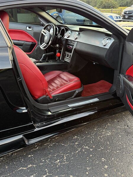 2005 Ford Mustang GT Deluxe - Photo 9 - Topeka, KS 66608
