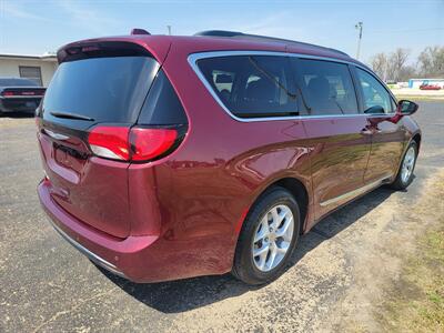 2017 Chrysler Pacifica Touring-L   - Photo 5 - Topeka, KS 66608