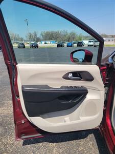 2017 Chrysler Pacifica Touring-L   - Photo 9 - Topeka, KS 66608