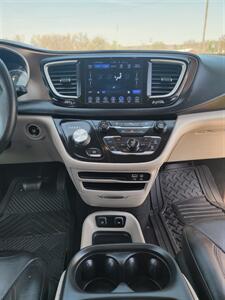 2017 Chrysler Pacifica Touring-L   - Photo 18 - Topeka, KS 66608