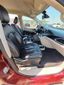 2017 Chrysler Pacifica Touring-L   - Photo 16 - Topeka, KS 66608
