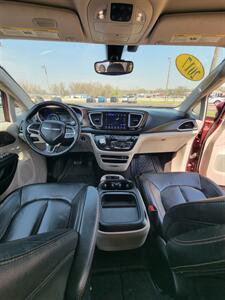 2017 Chrysler Pacifica Touring-L   - Photo 17 - Topeka, KS 66608