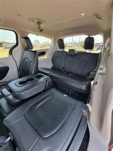 2017 Chrysler Pacifica Touring-L   - Photo 11 - Topeka, KS 66608