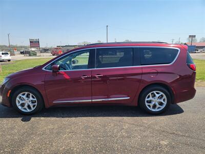 2017 Chrysler Pacifica Touring-L   - Photo 7 - Topeka, KS 66608