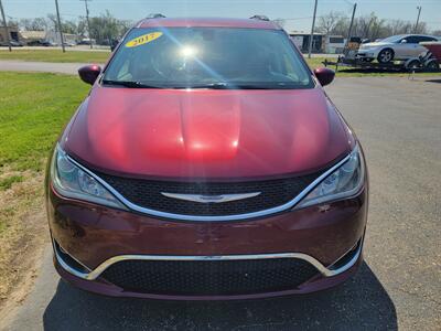2017 Chrysler Pacifica Touring-L   - Photo 2 - Topeka, KS 66608
