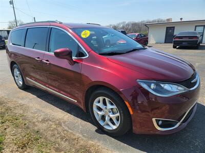 2017 Chrysler Pacifica Touring-L   - Photo 3 - Topeka, KS 66608