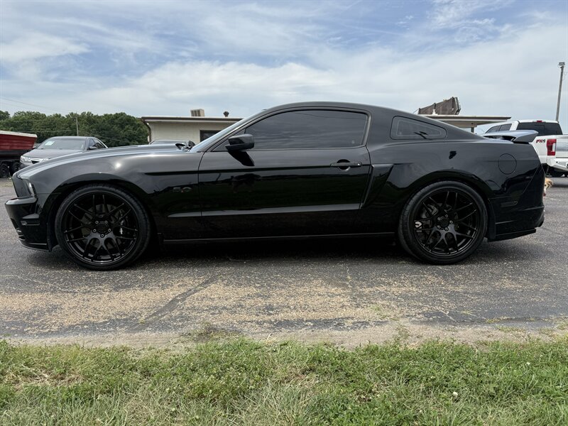 2014 Ford Mustang GT Premium - Photo 3 - Topeka, KS 66608