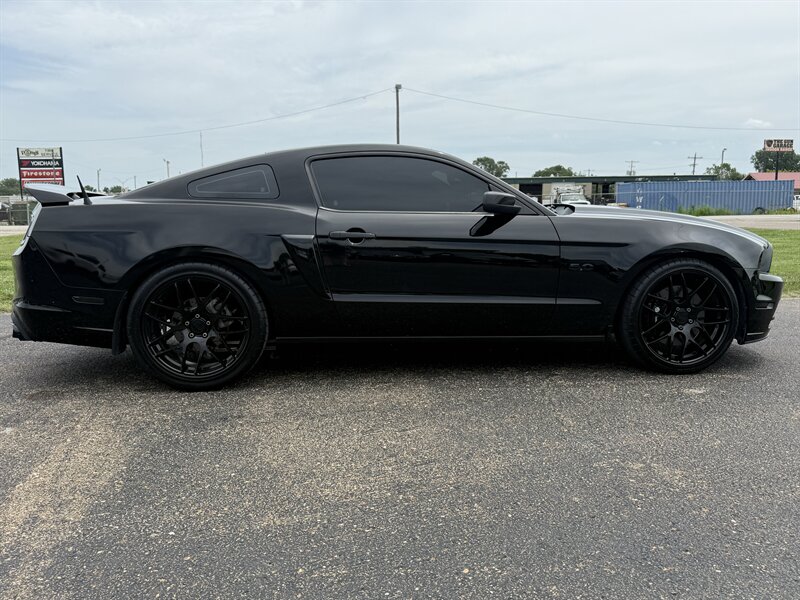 2014 Ford Mustang GT Premium - Photo 9 - Topeka, KS 66608