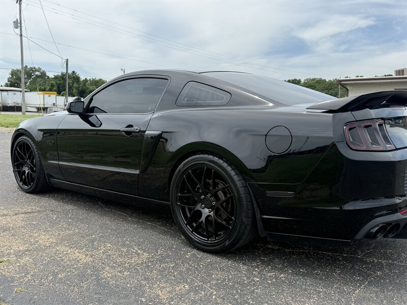 2014 Ford Mustang GT Premium - Photo 4 - Topeka, KS 66608
