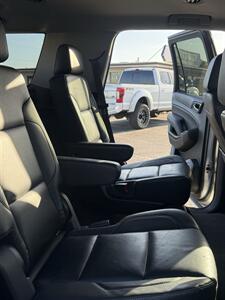 2017 GMC Yukon SLT   - Photo 12 - Topeka, KS 66608