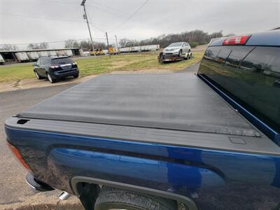 2017 GMC Sierra 1500 SLT   - Photo 9 - Topeka, KS 66608