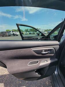 2013 Nissan Altima 2.5 SV   - Photo 11 - Topeka, KS 66608