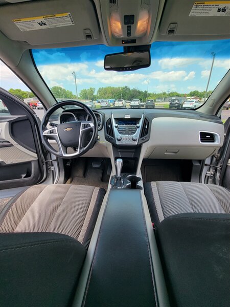 2010 Chevrolet Equinox LT - Photo 13 - Topeka, KS 66608