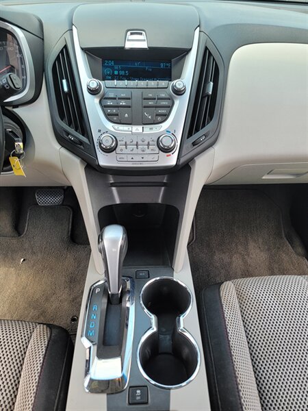 2010 Chevrolet Equinox LT - Photo 14 - Topeka, KS 66608