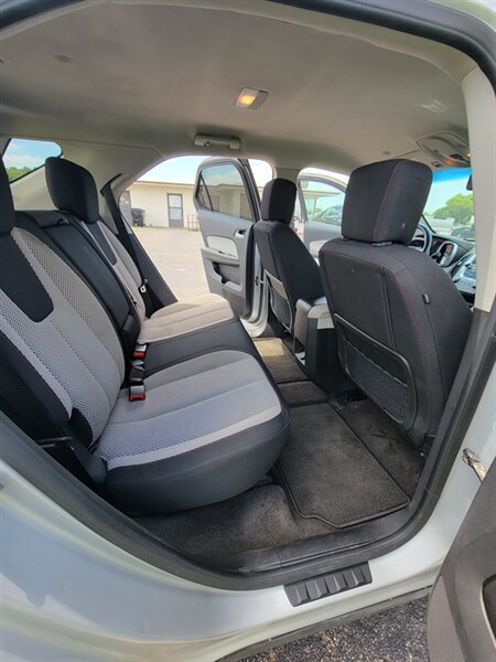 2010 Chevrolet Equinox LT - Photo 11 - Topeka, KS 66608